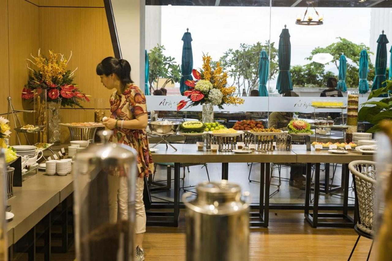 Parama Apartments Balcony Beachfront Nha Trang Esterno foto